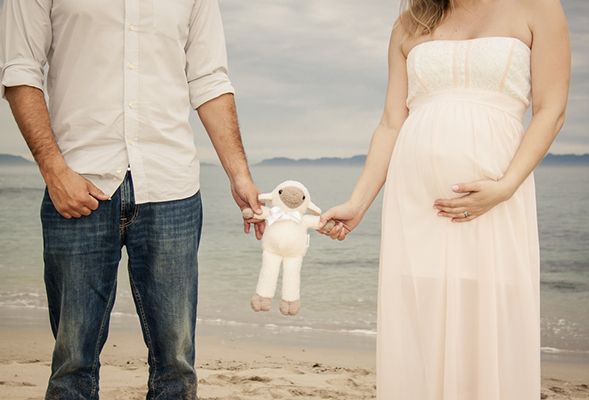 A Guide to Stunning Maternity Photography Poses - ServiceMarket Blog