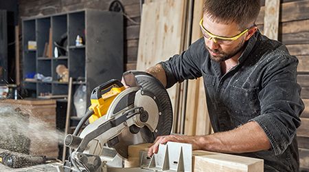Carpenter in Abu Dhabi