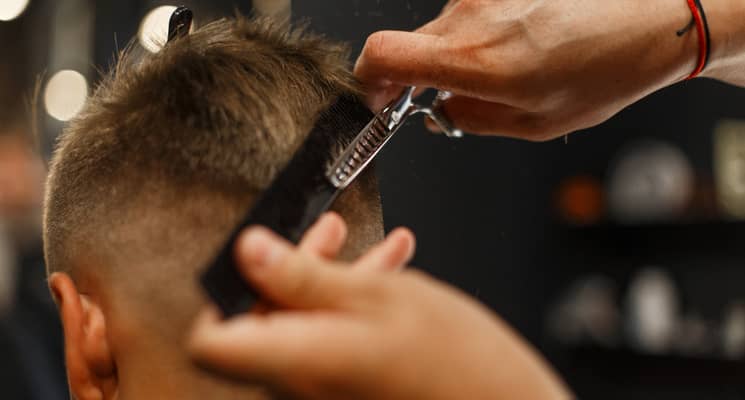 Top Services in Dubai to Get from a Men's Salon at Home