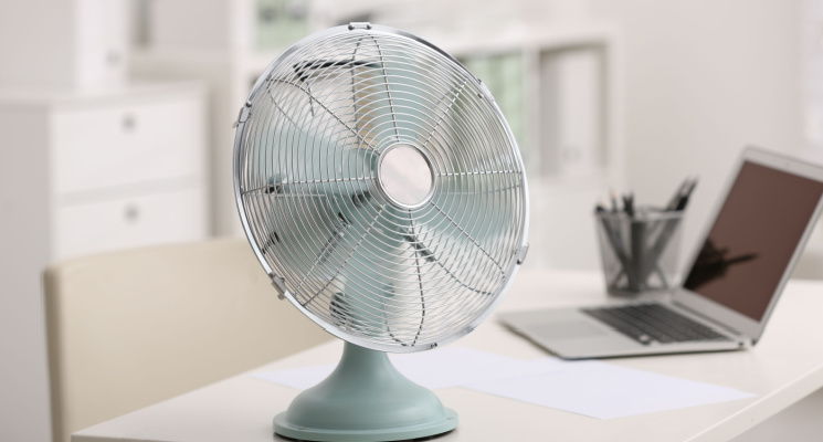 table fan for Climate Control in dubai