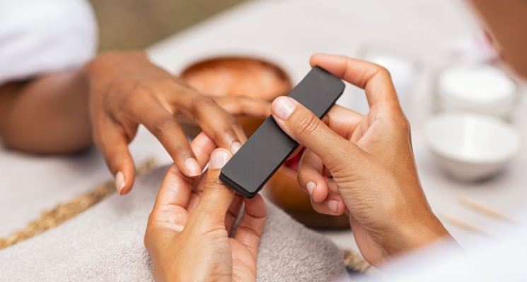 Nail cleaning saloon service at home in Dubai