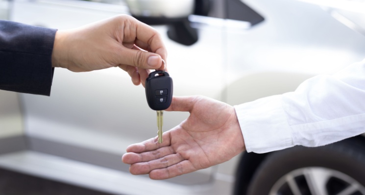 buy or rent a car in UAE