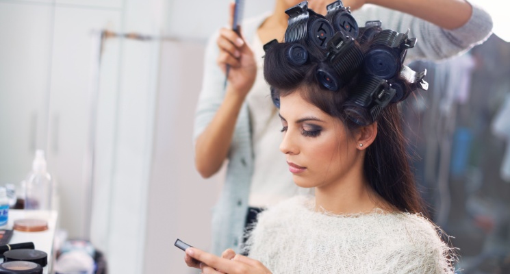 Guide to Booking At-Home Hair Services in Abu Dhabi