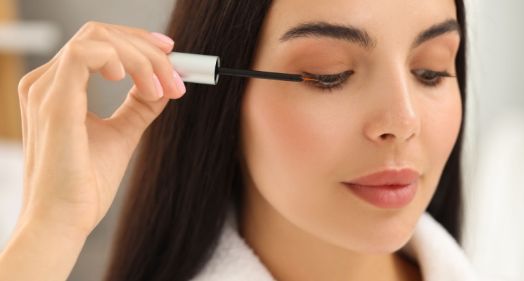 Home Remedies for Longer and Thicker Eyelashes